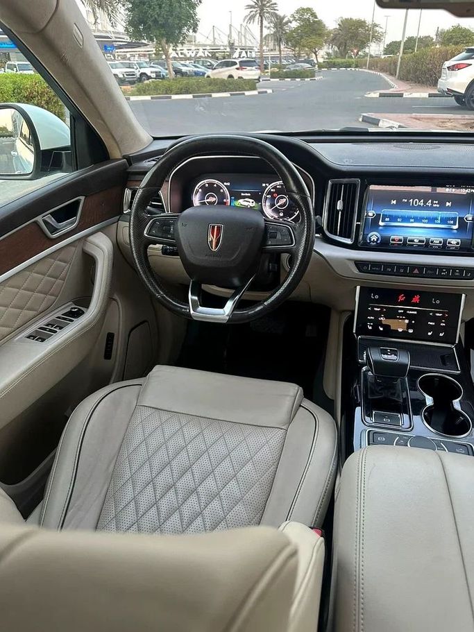 Подержанный Hongqi HS7 I, 3.0 л, 2019 в Дубае от First Choice Motors Белый цвет. GCC | AUTO.AE