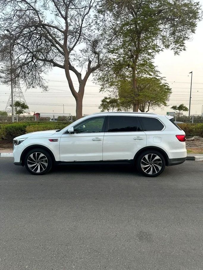 Подержанный Hongqi HS7 I, 3.0 л, 2019 в Дубае от First Choice Motors Белый цвет. GCC | AUTO.AE