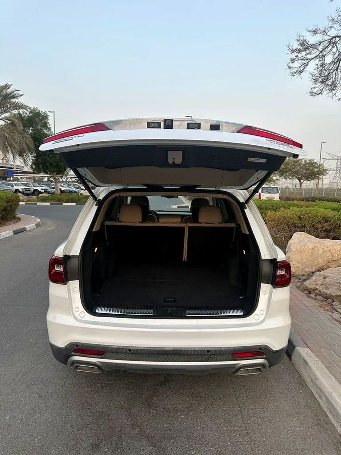 Подержанный Hongqi HS7 I, 3.0 л, 2019 в Дубае от First Choice Motors Белый цвет. GCC | AUTO.AE