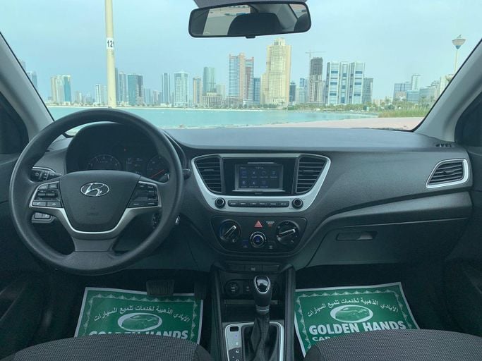 Hyundai Accent V Рестайлинг, 2021 седан  класса в Дубае от JON Luxury Car Rental LLC красный цвет | AUTO.AE