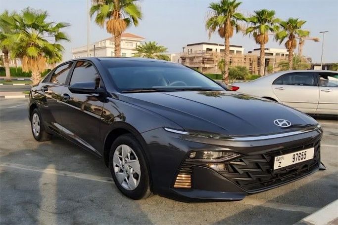 Hyundai Accent السادس (BN7), 2025 اقتصادي سيدان للتأجير في في دبي من King Way Car Rental، اللون رمادي | AUTO.AE