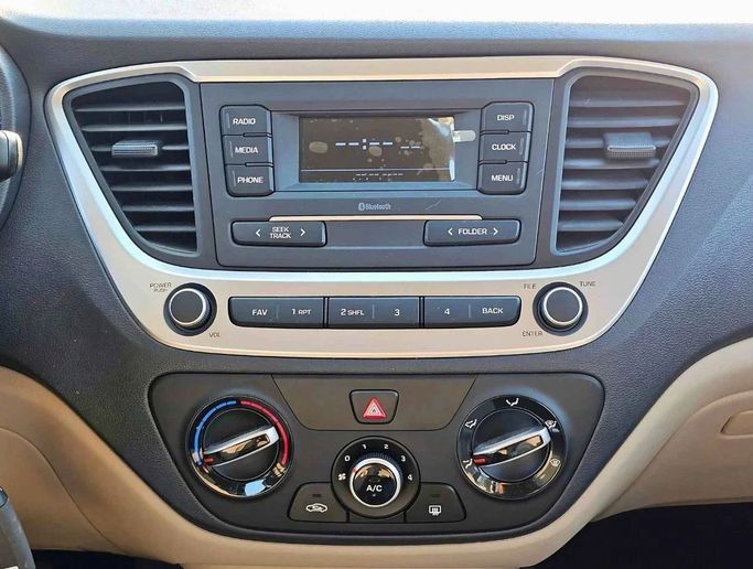 Новый Hyundai Accent V Рестайлинг, 1.4 л, 2023 в Дубае от SK Motors Серебристый цвет. GCC | AUTO.AE