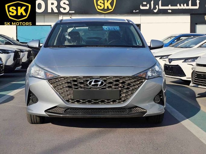 Новый Hyundai Accent V Рестайлинг, 1.4 л, 2023 в Дубае от SK Motors Серебристый цвет. GCC | AUTO.AE