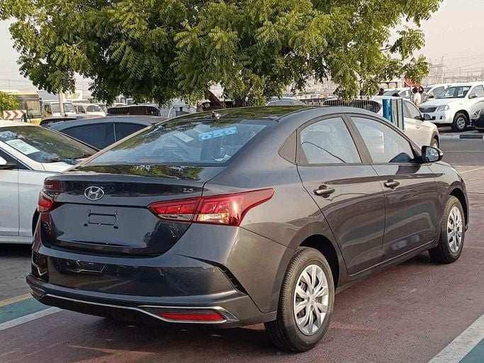Новый Hyundai Accent V Рестайлинг, 1.6 л, 2023 в Дубае от SK Motors Серый цвет. GCC | AUTO.AE