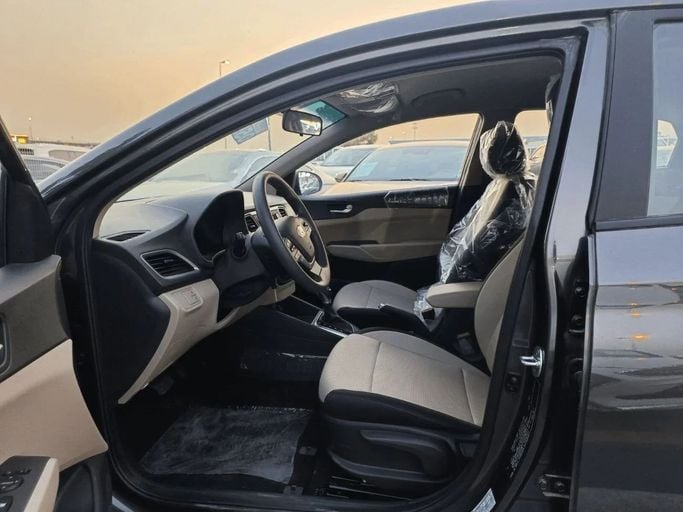 Новый Hyundai Accent V Рестайлинг, 1.6 л, 2023 в Дубае от SK Motors Серый цвет. GCC | AUTO.AE