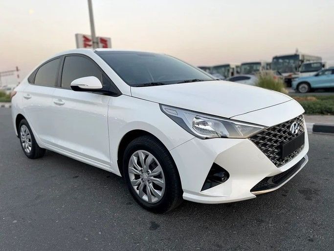 Подержанный Hyundai Accent V Рестайлинг, 1.6 л, 2022 в Дубае от Shalimar Белый цвет. GCC | AUTO.AE