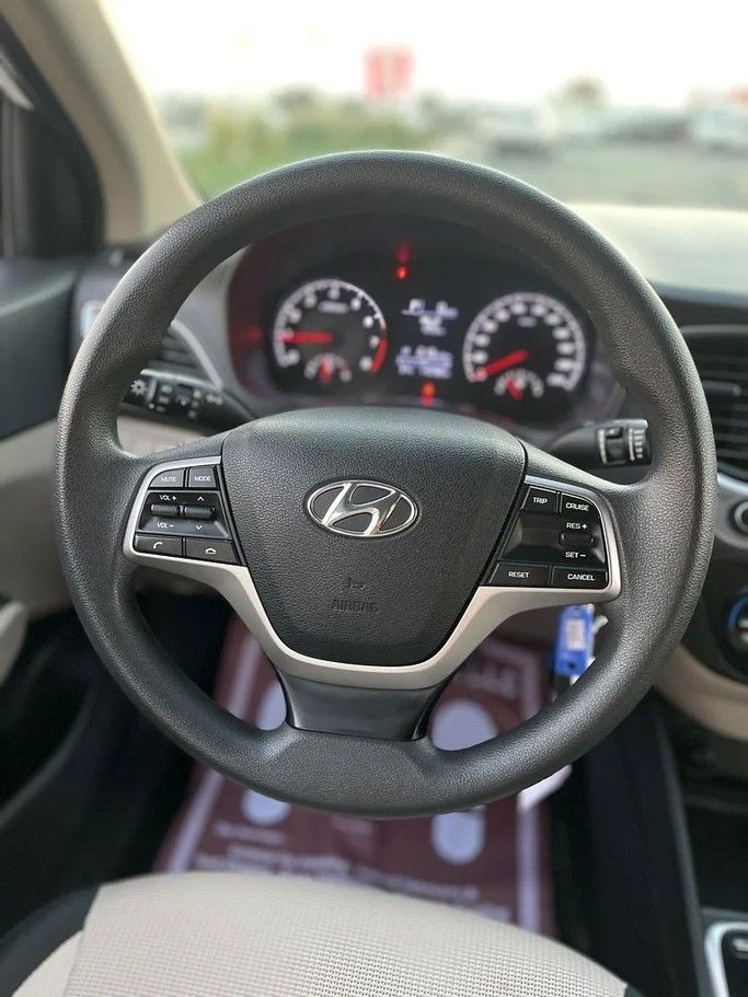 Подержанный Hyundai Accent V Рестайлинг, 1.6 л, 2022 в Дубае от Shalimar Белый цвет. GCC | AUTO.AE