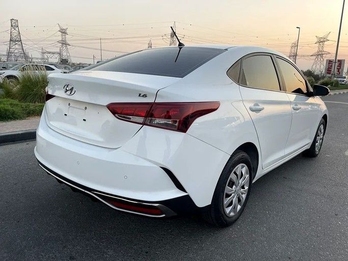 Подержанный Hyundai Accent V Рестайлинг, 1.6 л, 2022 в Дубае от Shalimar Белый цвет. GCC | AUTO.AE