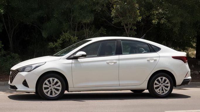 Used Hyundai Accent V Facelift, 1.6 l, 2022 in Dubai by Cariva Used Cars , White color. GCC Specs | AUTO.AE