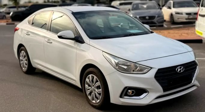 Подержанный Hyundai Accent V (HC), 1.4 л, 2020 в Дубае от 555 Motors Белый цвет. GCC | AUTO.AE | Объявление #265063