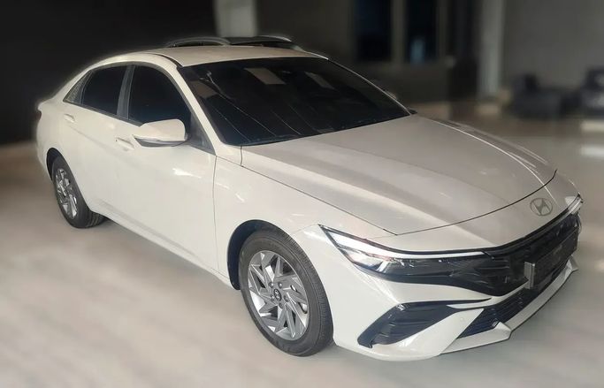 Подержанный Hyundai Avante VII Рестайлинг, 1.6 л, 2025 в Дубае от 555 Motors Белый цвет. Японская | AUTO.AE | Объявление #265064