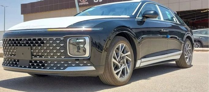 Новый Hyundai Azera III Рестайлинг, 3.5 л, 2024 в Дубае от Mohamed Hakim Motors Черный цвет. GCC | AUTO.AE