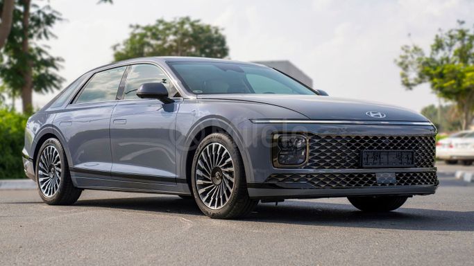 Подержанный Hyundai Azera III Рестайлинг, 3.5 л, 2022 в Дубае от Milele Белый цвет. Other | AUTO.AE