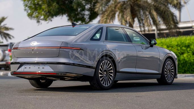 Подержанный Hyundai Azera III Рестайлинг, 3.5 л, 2022 в Дубае от Milele Белый цвет. Other | AUTO.AE