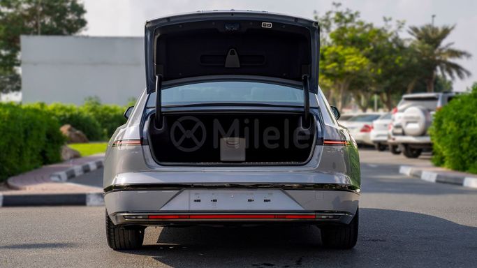 Подержанный Hyundai Azera III Рестайлинг, 3.5 л, 2022 в Дубае от Milele Белый цвет. Other | AUTO.AE