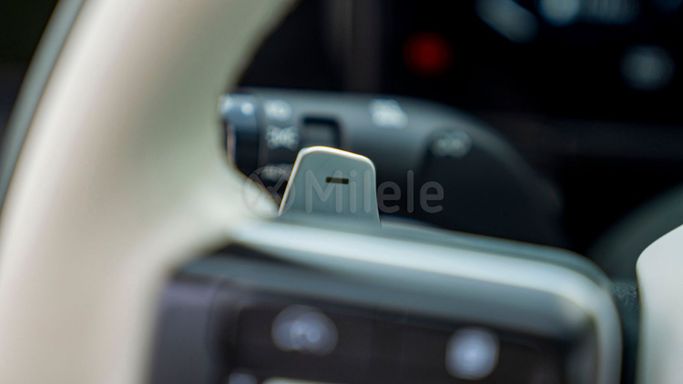 Подержанный Hyundai Azera III Рестайлинг, 3.5 л, 2022 в Дубае от Milele Белый цвет. Other | AUTO.AE