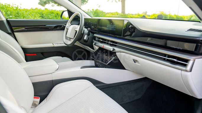 Подержанный Hyundai Azera III Рестайлинг, 3.5 л, 2022 в Дубае от Milele Белый цвет. Other | AUTO.AE