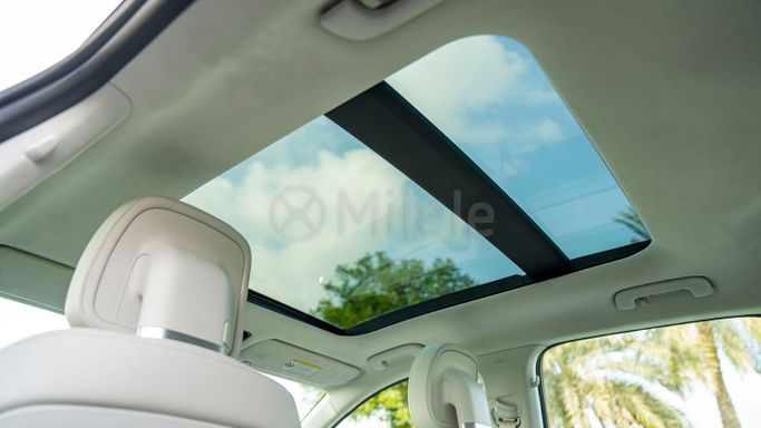 Подержанный Hyundai Azera III Рестайлинг, 3.5 л, 2022 в Дубае от Milele Белый цвет. Other | AUTO.AE