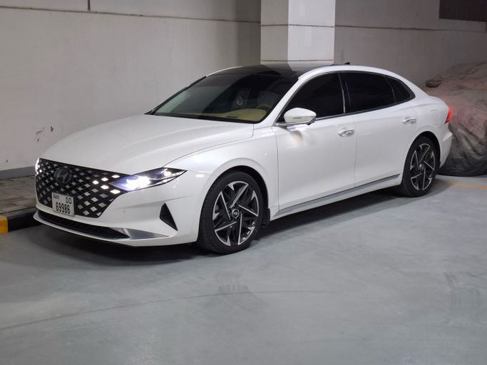 مستعملة Hyundai Azera ثالثاً فيس ليفت, 3.5 l, 2021 في في دبي، اللون أبيض. مواصفات الخليج | AUTO.AE | إعلان #253959