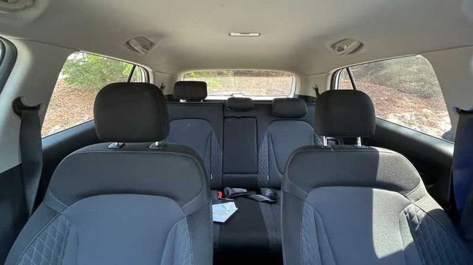 Подержанный Hyundai Creta II, 2.0 л, 2023 в Дубае от Cariva Used Cars  Белый цвет. GCC | AUTO.AE