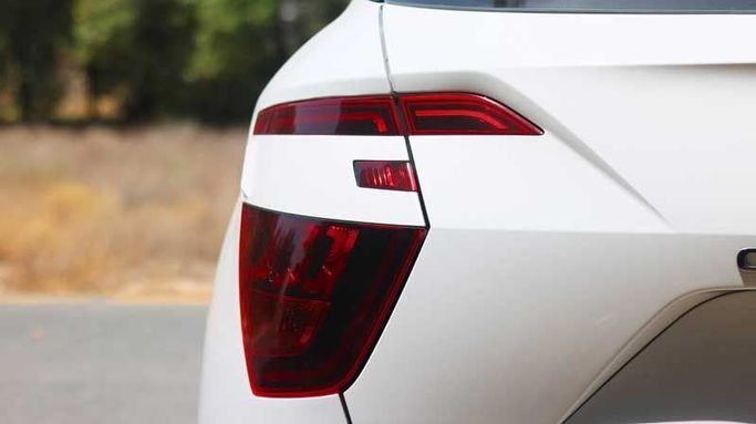 Подержанный Hyundai Creta II, 2.0 л, 2023 в Дубае от Cariva Used Cars  Белый цвет. GCC | AUTO.AE