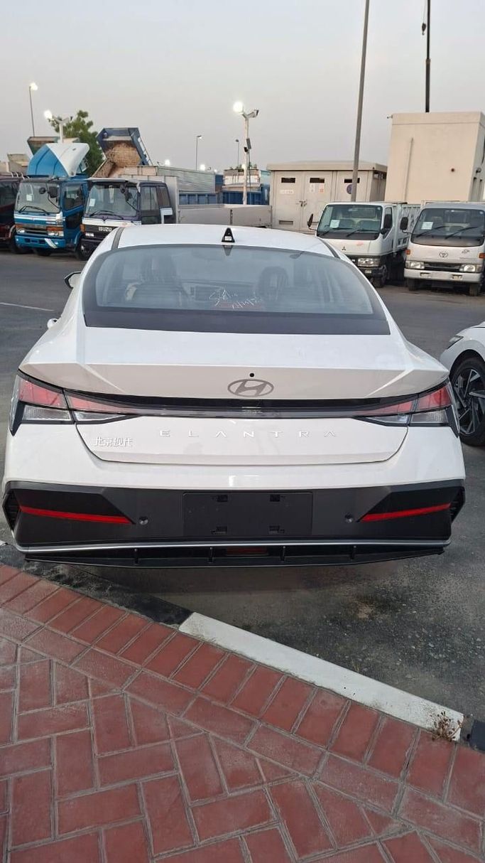 Новый Hyundai Elantra VII (CN7) Рестайлинг, 1.6 л, 2025 в Дубае от Bormela Cars Тёмно-синий цвет. Китайская | AUTO.AE