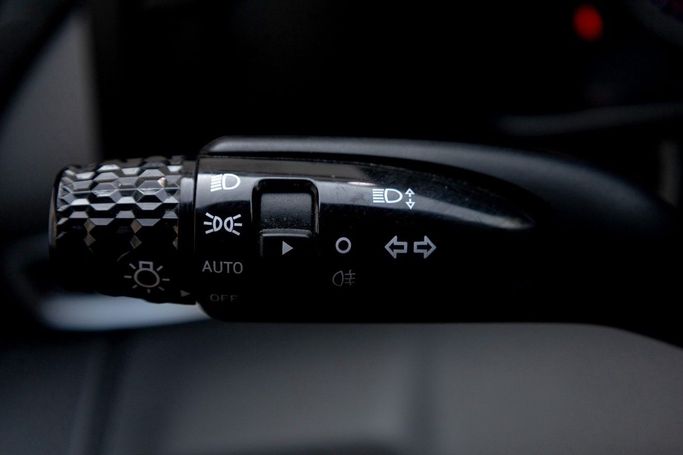 Подержанный Hyundai Elantra VII (CN7), 1.6 л, 2023 в Дубае от Linda Cars Белый цвет. GCC | AUTO.AE