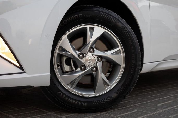 Used Hyundai Elantra VII (CN7), 1.6 l, 2023 in Dubai by Linda Cars, White color. GCC Specs | AUTO.AE