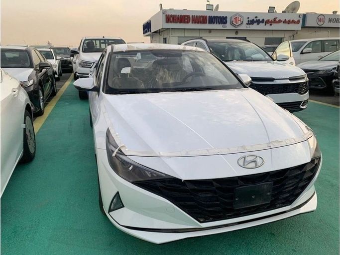 Новый Hyundai Elantra VII (CN7) Рестайлинг, 1.6 л, 2023 в Дубае от Mohamed Hakim Motors Белый цвет. Other | AUTO.AE