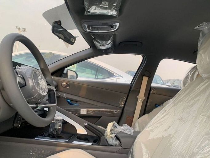 Новый Hyundai Elantra VII (CN7) Рестайлинг, 1.6 л, 2023 в Дубае от Mohamed Hakim Motors Белый цвет. Other | AUTO.AE