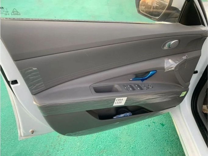 Новый Hyundai Elantra VII (CN7) Рестайлинг, 1.6 л, 2023 в Дубае от Mohamed Hakim Motors Белый цвет. Other | AUTO.AE