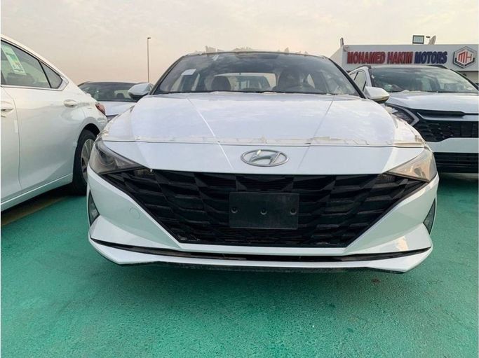 Новый Hyundai Elantra VII (CN7) Рестайлинг, 1.6 л, 2023 в Дубае от Mohamed Hakim Motors Белый цвет. Other | AUTO.AE