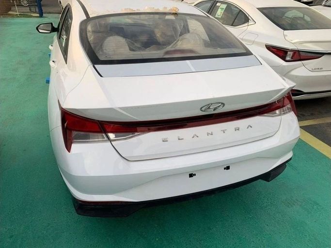 Новый Hyundai Elantra VII (CN7) Рестайлинг, 1.6 л, 2023 в Дубае от Mohamed Hakim Motors Белый цвет. Other | AUTO.AE