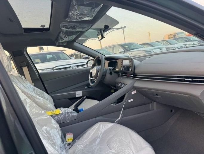 Новый Hyundai Elantra VII (CN7) Рестайлинг, 1.5 л, 2024 в Дубае от Mohamed Hakim Motors Черный цвет. Китайская | AUTO.AE