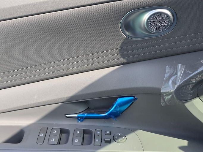 Новый Hyundai Elantra VII (CN7) Рестайлинг, 1.6 л, 2024 в Дубае от Mohamed Hakim Motors Белый цвет. Other | AUTO.AE