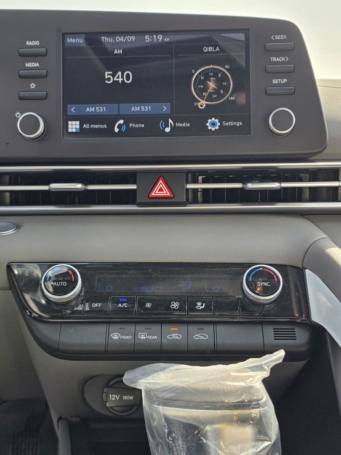 Новый Hyundai Elantra VII (CN7) Рестайлинг, 1.6 л, 2024 в Дубае от Mohamed Hakim Motors Белый цвет. Other | AUTO.AE