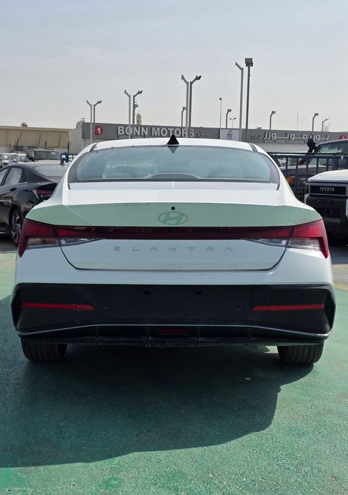 Новый Hyundai Elantra VII (CN7) Рестайлинг, 1.6 л, 2024 в Дубае от Mohamed Hakim Motors Белый цвет. Other | AUTO.AE