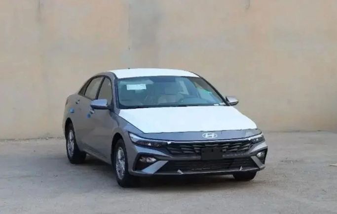Новый Hyundai Elantra VII (CN7) Рестайлинг, 1.6 л, 2024 в Дубае от Mohamed Hakim Motors Серебристый цвет. GCC | AUTO.AE