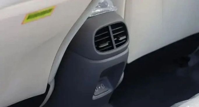 Новый Hyundai Elantra VII (CN7) Рестайлинг, 1.6 л, 2024 в Дубае от Mohamed Hakim Motors Серебристый цвет. GCC | AUTO.AE