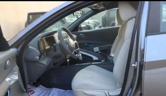 Новый Hyundai Elantra VII (CN7) Рестайлинг, 1.6 л, 2024 в Дубае от Mohamed Hakim Motors Серебристый цвет. GCC | AUTO.AE