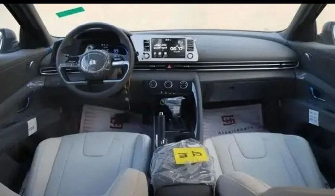 Новый Hyundai Elantra VII (CN7) Рестайлинг, 1.6 л, 2024 в Дубае от Mohamed Hakim Motors Серебристый цвет. GCC | AUTO.AE
