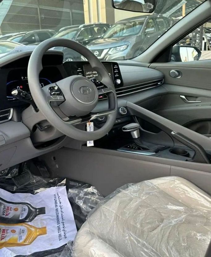 Новый Hyundai Elantra VII (CN7) Рестайлинг, 2.0 л, 2024 в Дубае от Mohamed Hakim Motors Черный цвет. GCC | AUTO.AE