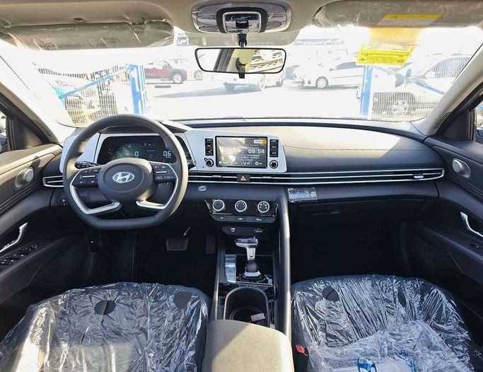 Новый Hyundai Elantra VII (CN7) Рестайлинг, 1.5 л, 2025 в Дубае от SK Motors Серый цвет. Китайская | AUTO.AE