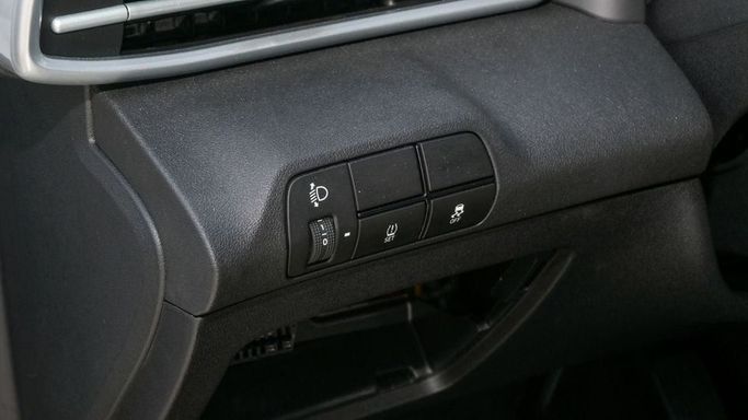 Новый Hyundai Elantra VII (CN7) Рестайлинг, 1.6 л, 2024 в Дубае от Najem Motors Белый цвет. Китайская | AUTO.AE