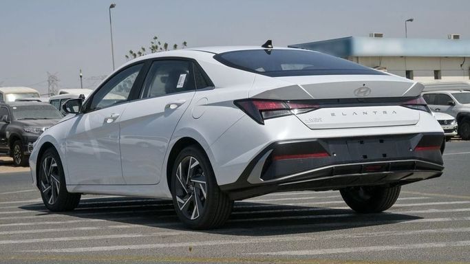 Новый Hyundai Elantra VII (CN7) Рестайлинг, 1.6 л, 2024 в Дубае от Najem Motors Белый цвет. Китайская | AUTO.AE