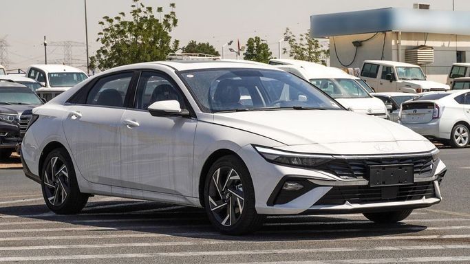 Новый Hyundai Elantra VII (CN7) Рестайлинг, 1.6 л, 2025 в Дубае от Najem Motors Белый цвет. Китайская | AUTO.AE