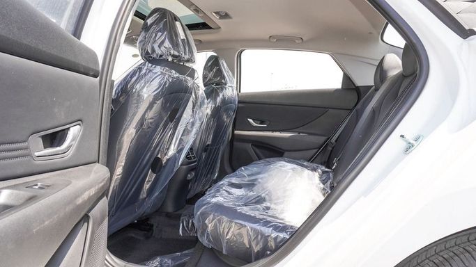 Новый Hyundai Elantra VII (CN7) Рестайлинг, 1.6 л, 2025 в Дубае от Najem Motors Белый цвет. Китайская | AUTO.AE