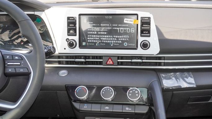 Новый Hyundai Elantra VII (CN7) Рестайлинг, 1.6 л, 2025 в Дубае от Najem Motors Белый цвет. Китайская | AUTO.AE