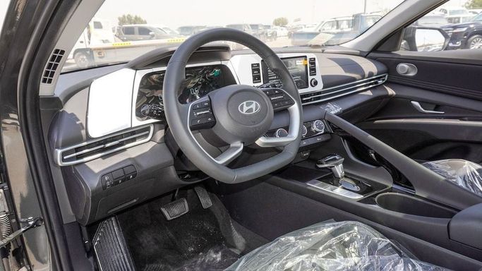 Новый Hyundai Elantra VII (CN7) Рестайлинг, 1.6 л, 2025 в Дубае от Najem Motors Черный цвет. Китайская | AUTO.AE