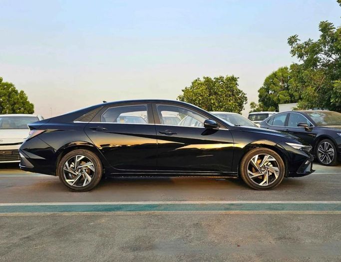Новый Hyundai Elantra VII (CN7) Рестайлинг, 1.6 л, 2025 в Дубае от SK Motors Черный цвет. Other | AUTO.AE